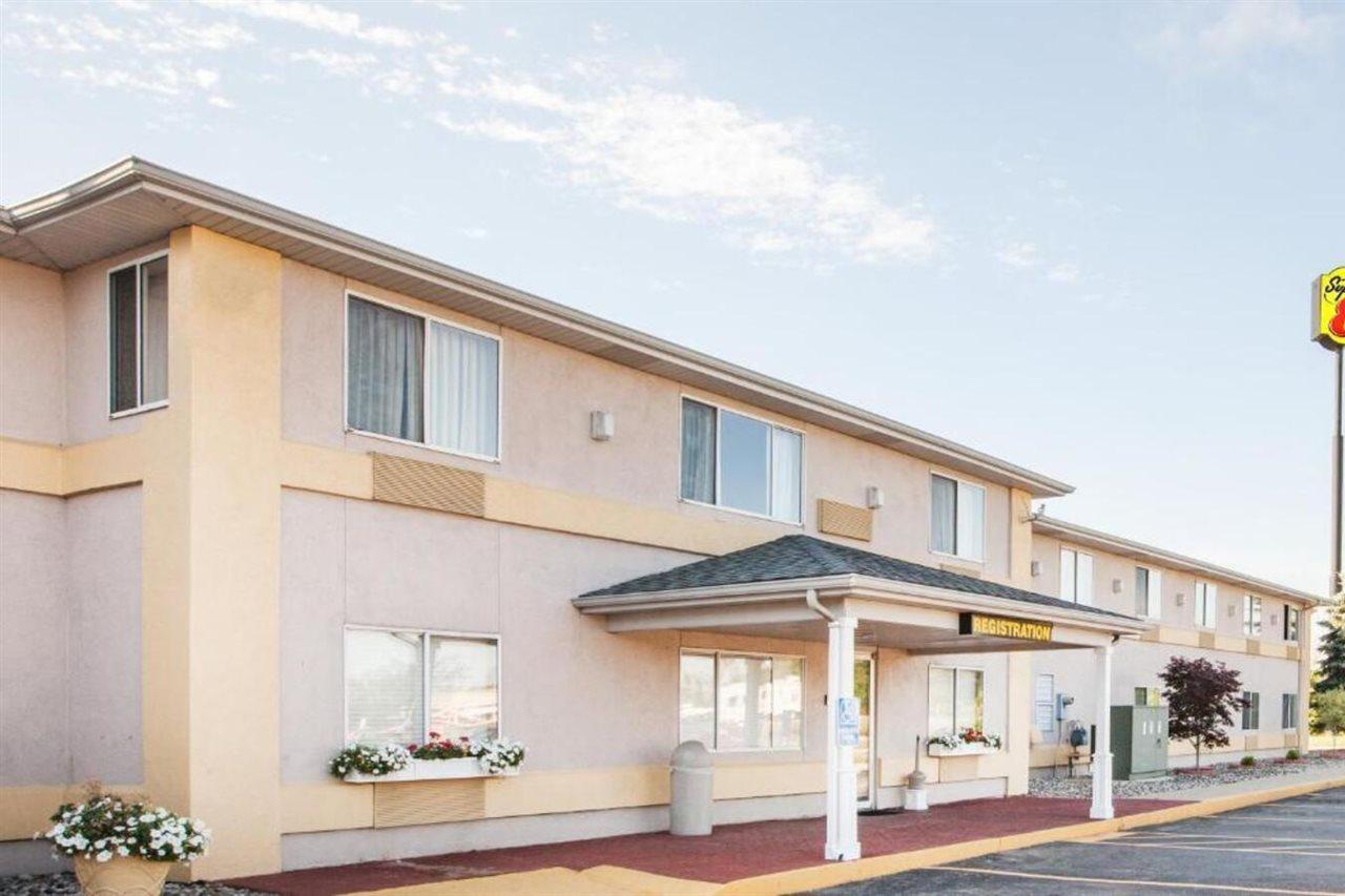 Super 8 By Wyndham Ionia Mi Hotel Exterior photo