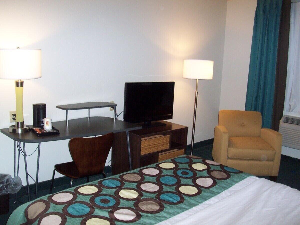 Super 8 By Wyndham Ionia Mi Hotel Exterior photo