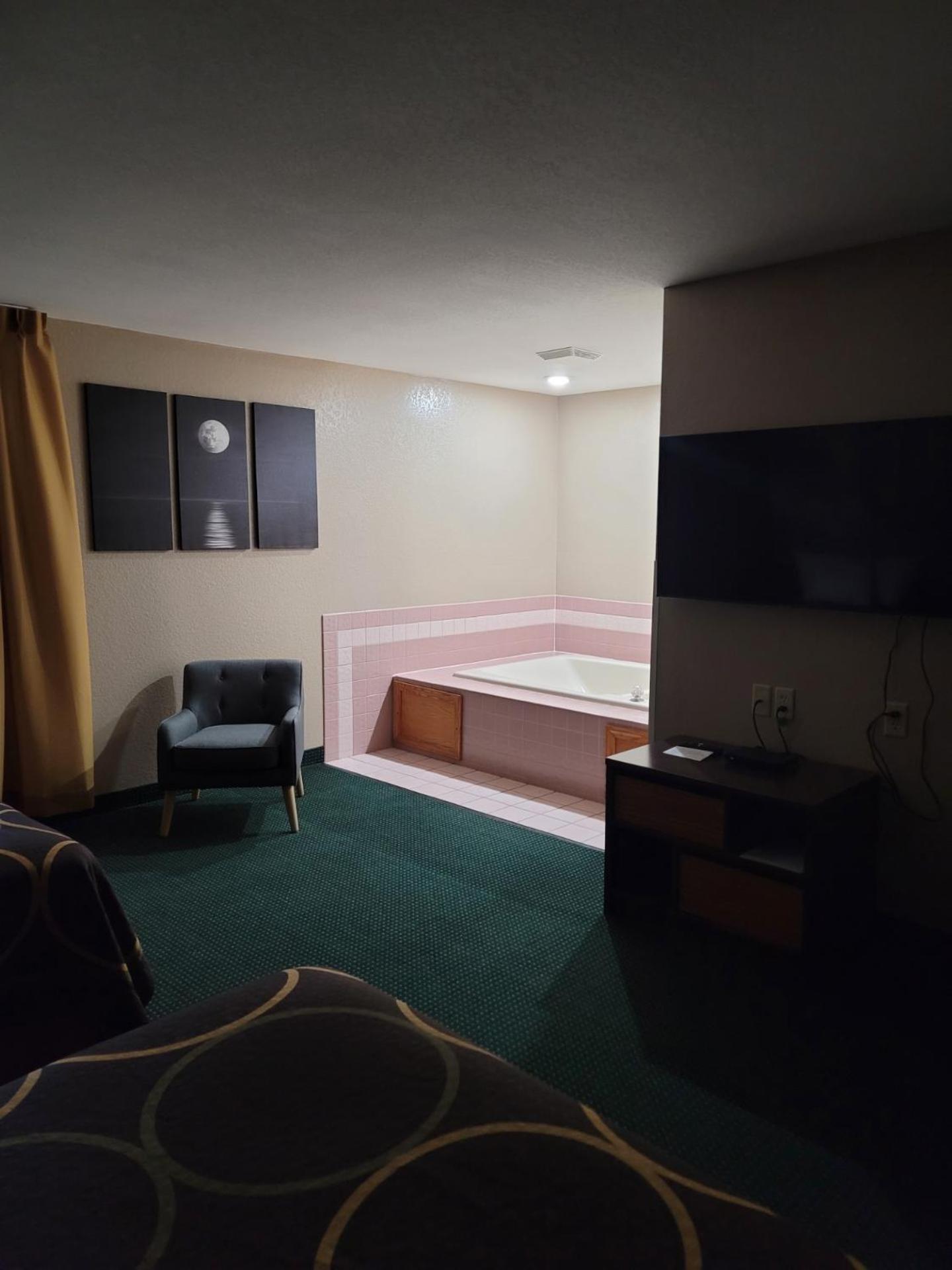 Super 8 By Wyndham Ionia Mi Hotel Exterior photo