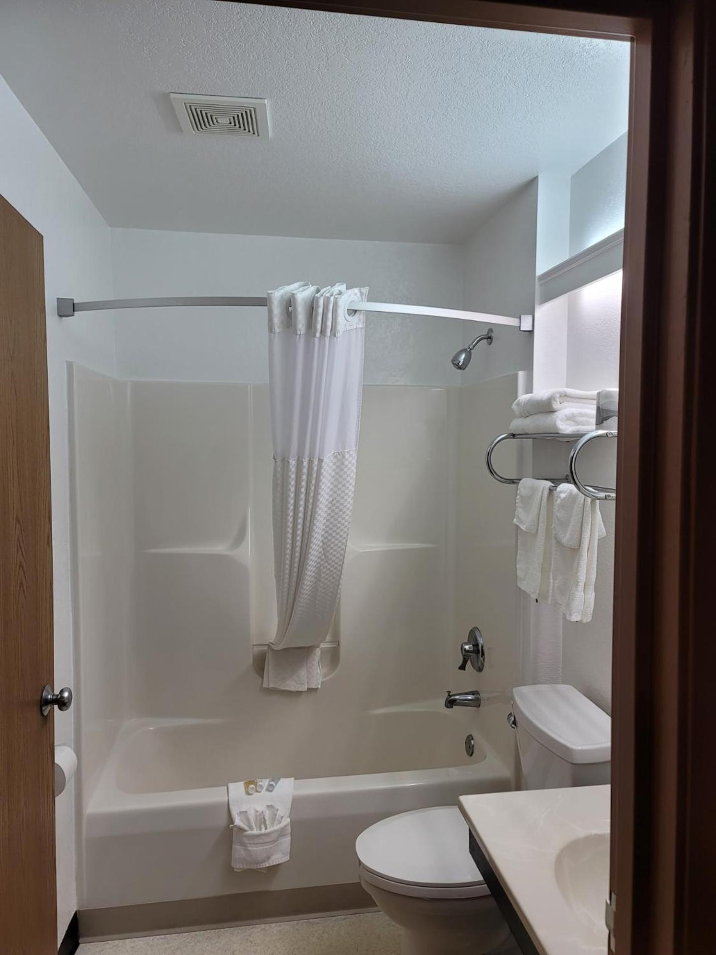 Super 8 By Wyndham Ionia Mi Hotel Exterior photo